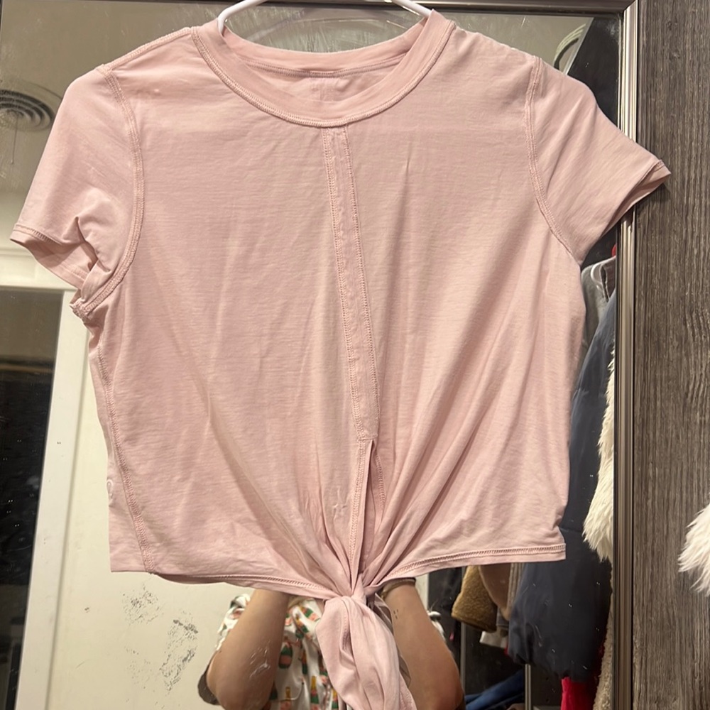 Lulu lemon size 2 pink crop front tie shirt